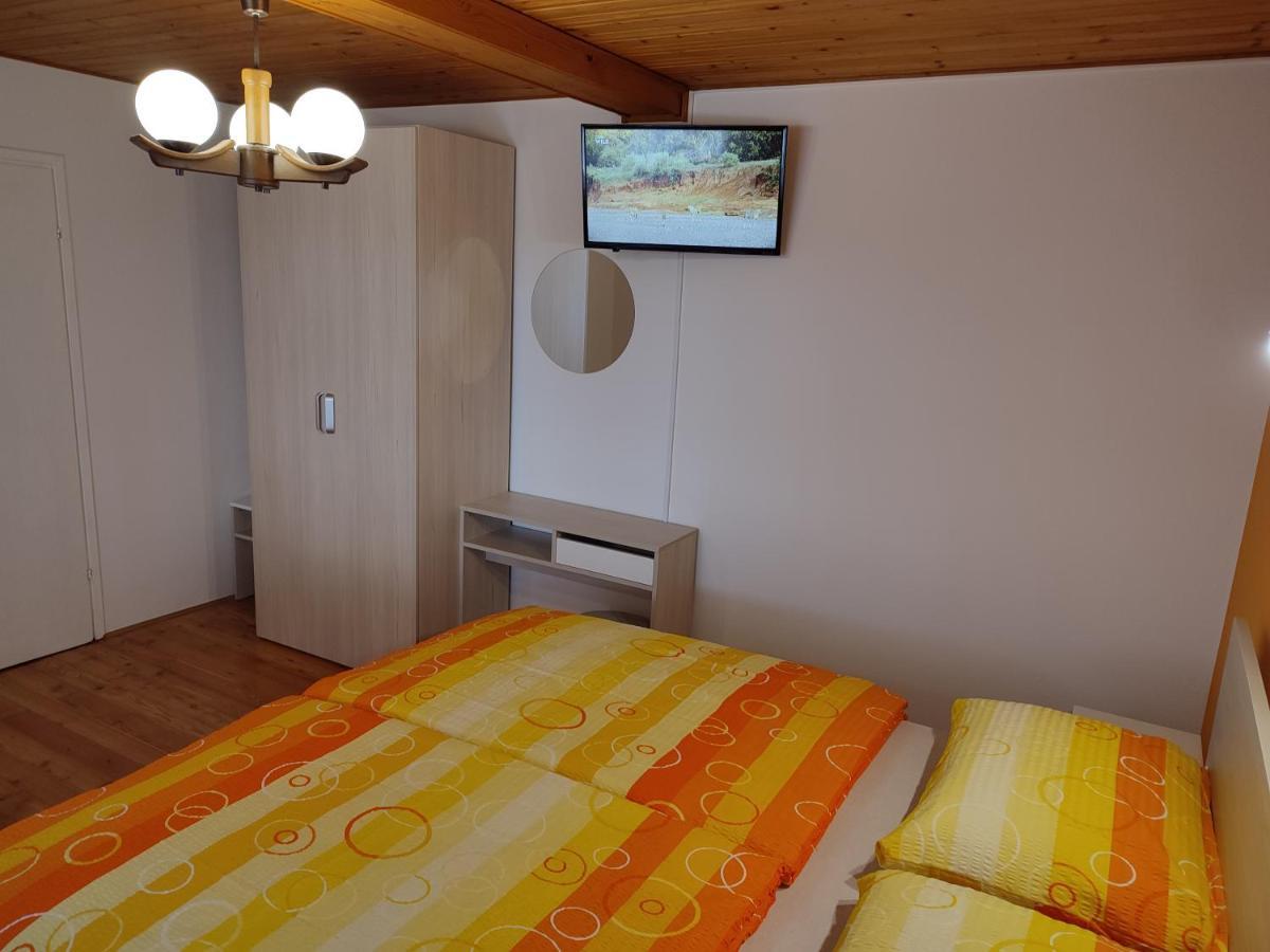 Gostilna Pension Blegos Поляне-над-Шкофьё-Локо Экстерьер фото
