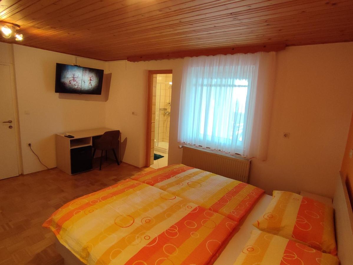 Gostilna Pension Blegos Поляне-над-Шкофьё-Локо Экстерьер фото