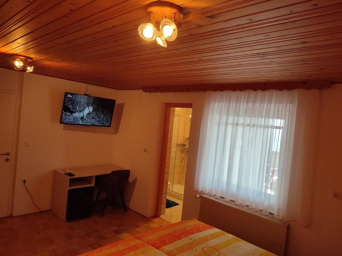 Gostilna Pension Blegos Поляне-над-Шкофьё-Локо Экстерьер фото