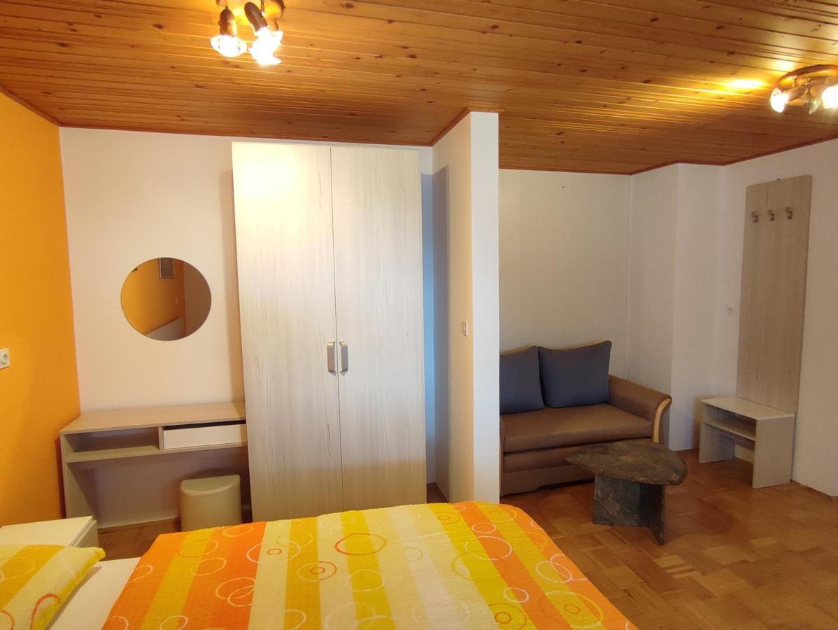 Gostilna Pension Blegos Поляне-над-Шкофьё-Локо Экстерьер фото