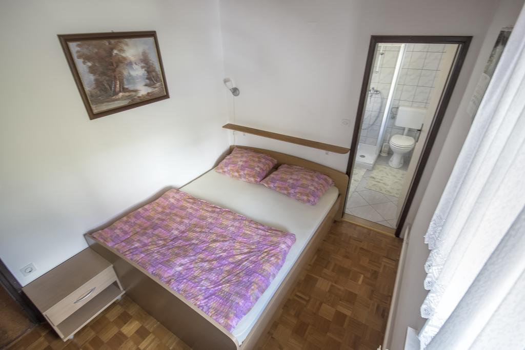 Gostilna Pension Blegos Поляне-над-Шкофьё-Локо Номер фото