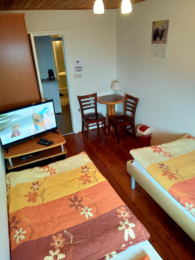 Gostilna Pension Blegos Поляне-над-Шкофьё-Локо Экстерьер фото